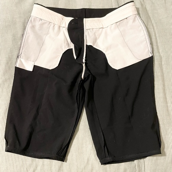 Helmut Lang Black Wool Bermuda Short with Ivory piping size 2, low rise - Picture 8 of 9